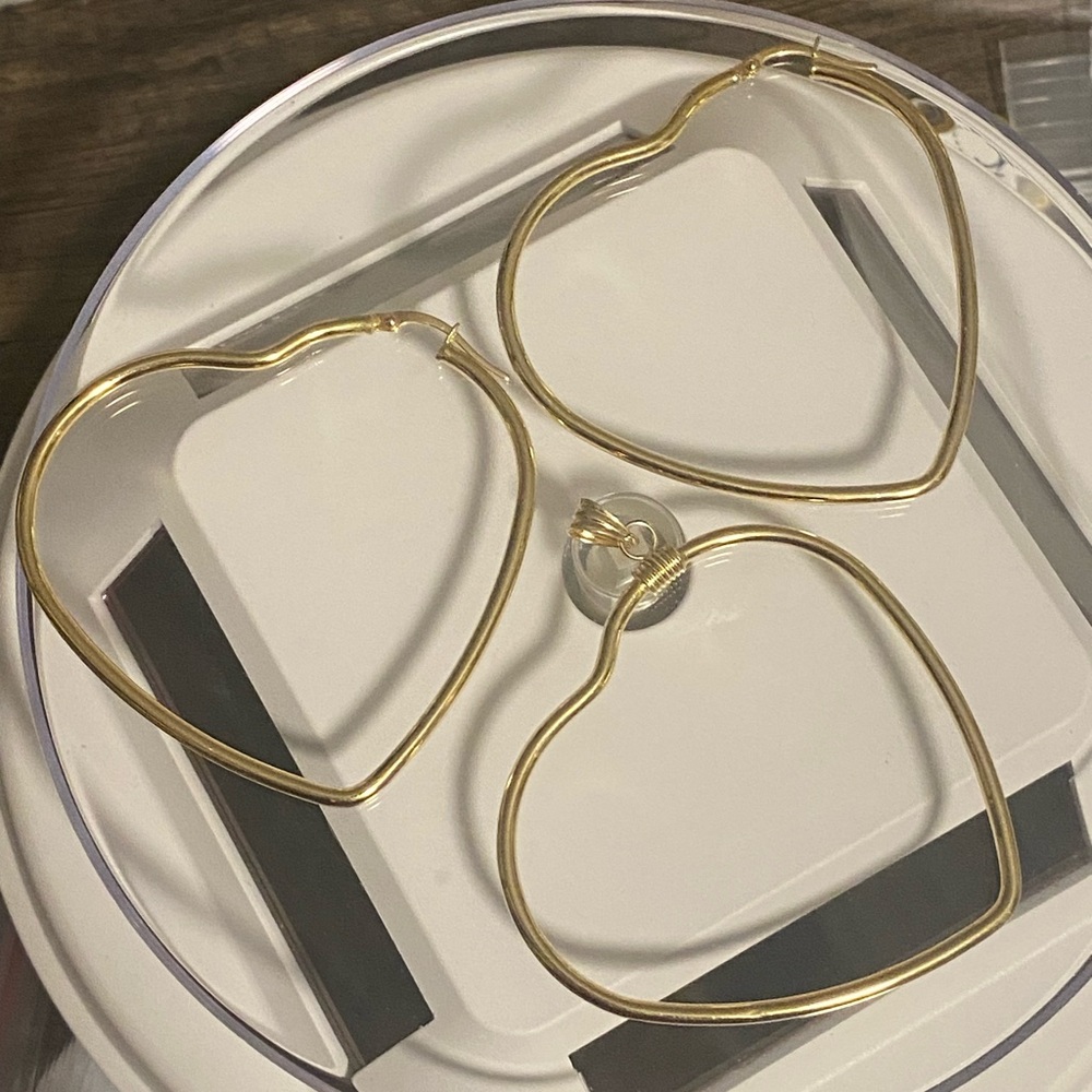 Real 18K Saudi Gold Earrings and Pendant Set
